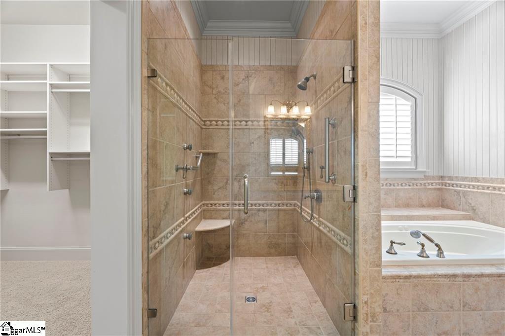 Custom-built executive home on Lake Hartwell offering exceptional qual – image 22