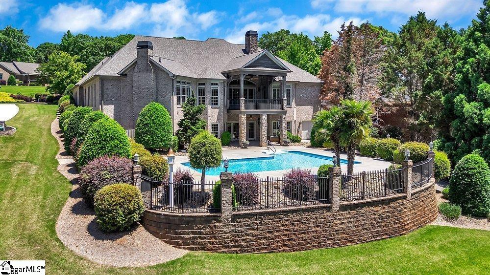 Custom-built executive home on Lake Hartwell offering exceptional qual – image 2