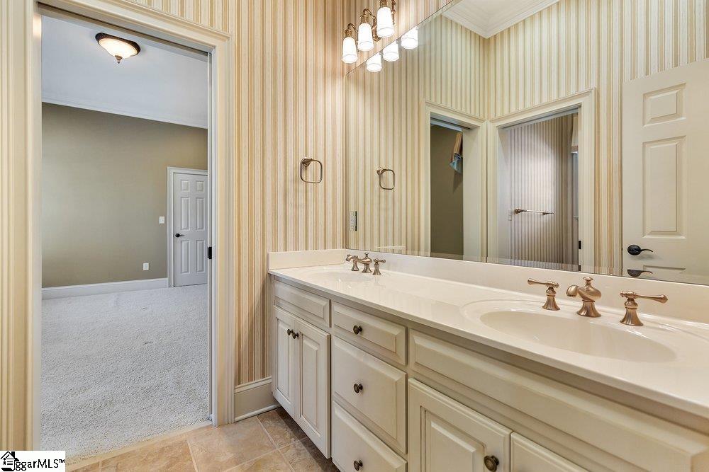 Custom-built executive home on Lake Hartwell offering exceptional qual – image 28