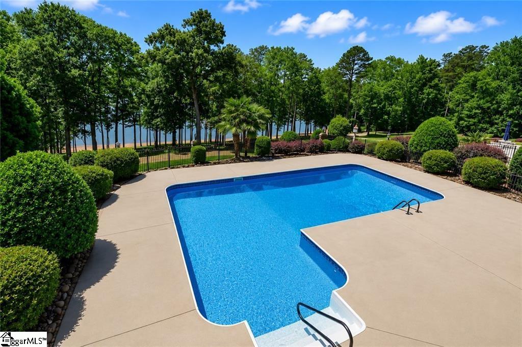 Custom-built executive home on Lake Hartwell offering exceptional qual – image 12