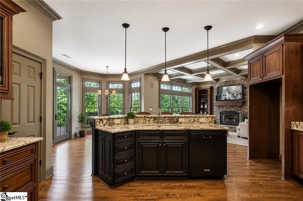 Custom-built executive home on Lake Hartwell offering exceptional qual – image 16