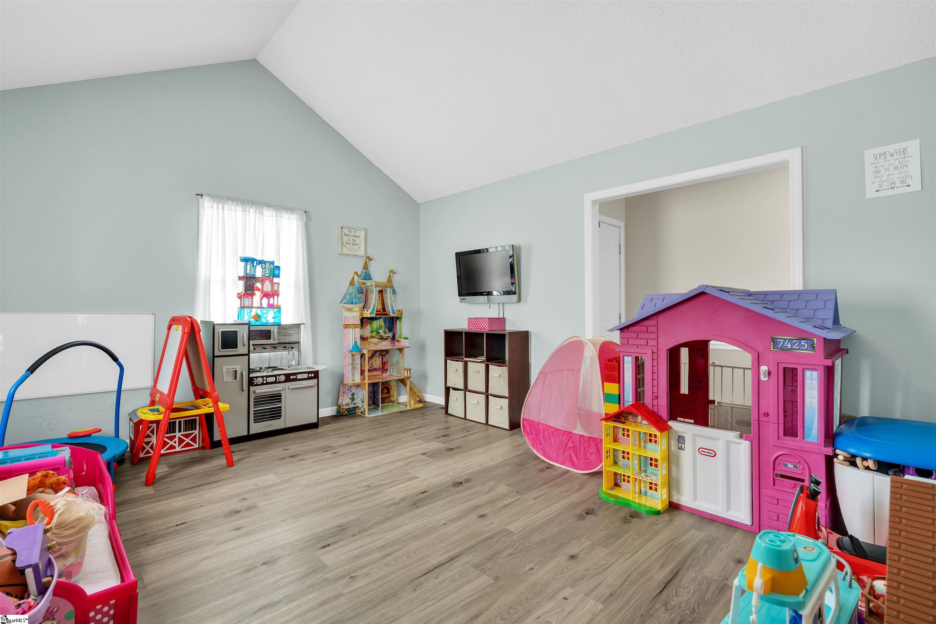 140 Eastbrook Terrace