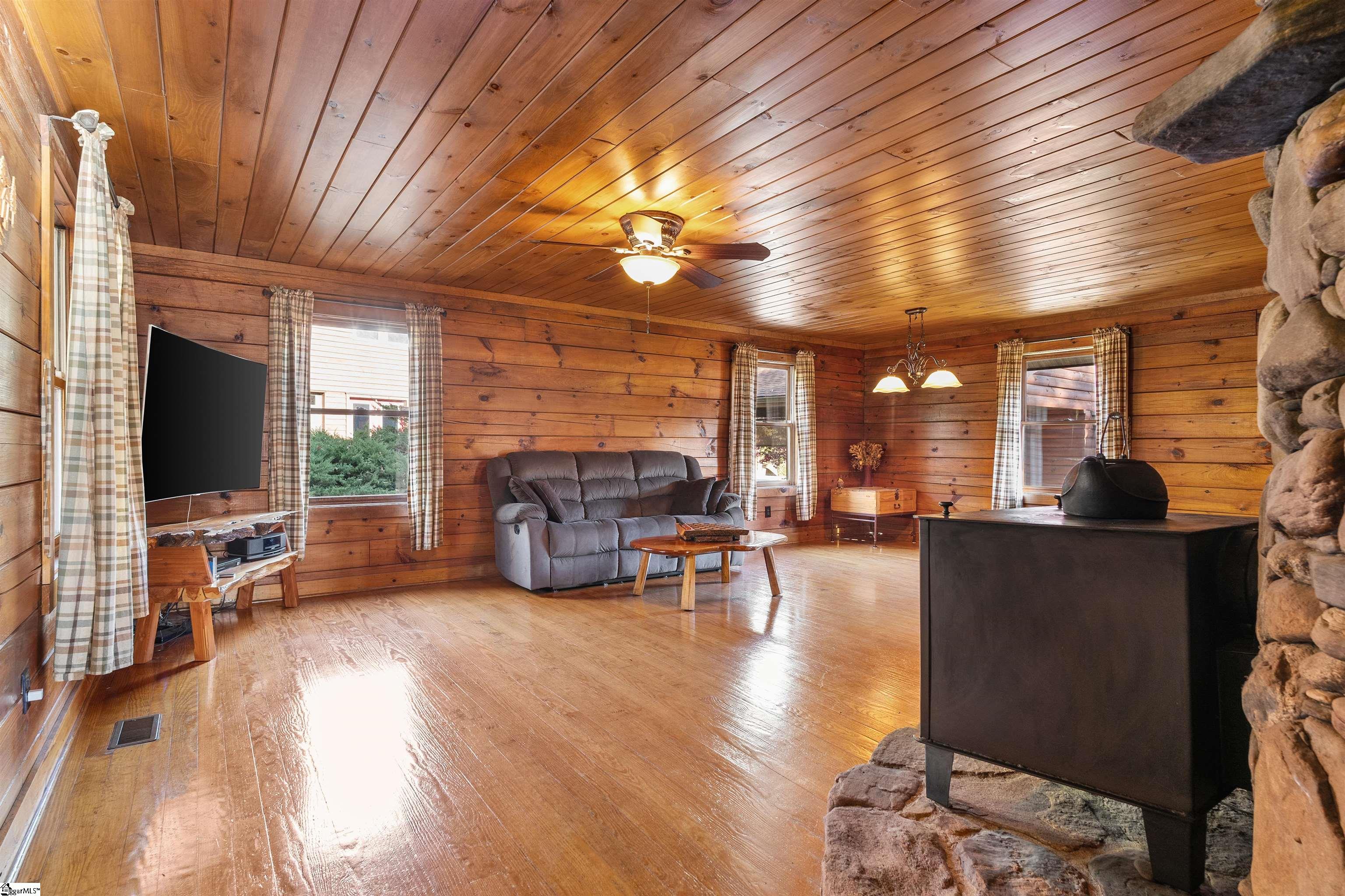106 Hiawatha Trail