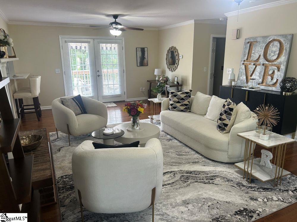 103 Oak Wind Circle