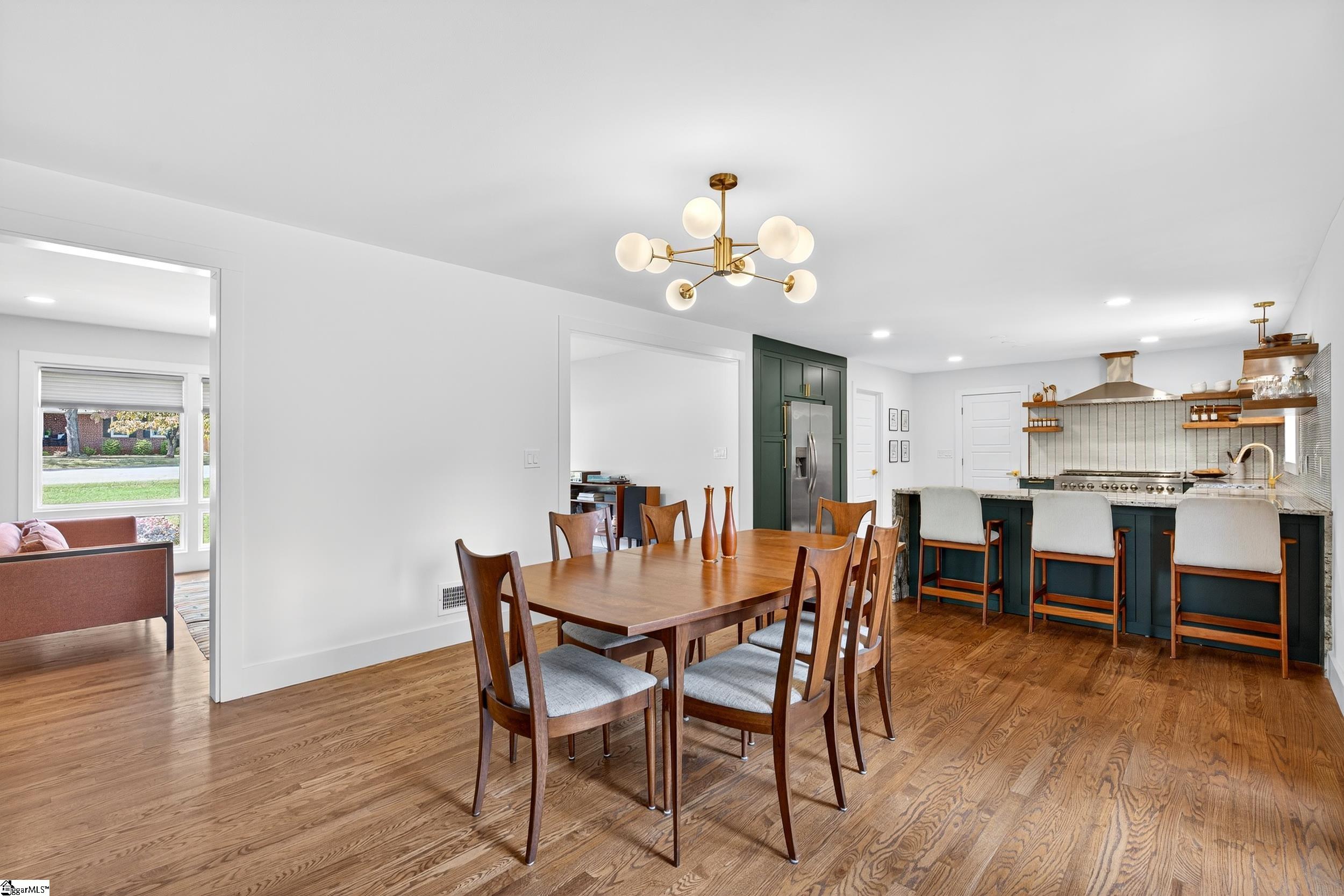 Greenville, South Carolina 29609, United States, 3 Bedrooms Bedrooms, ,2 BathroomsBathrooms,Residential,Pending,213607