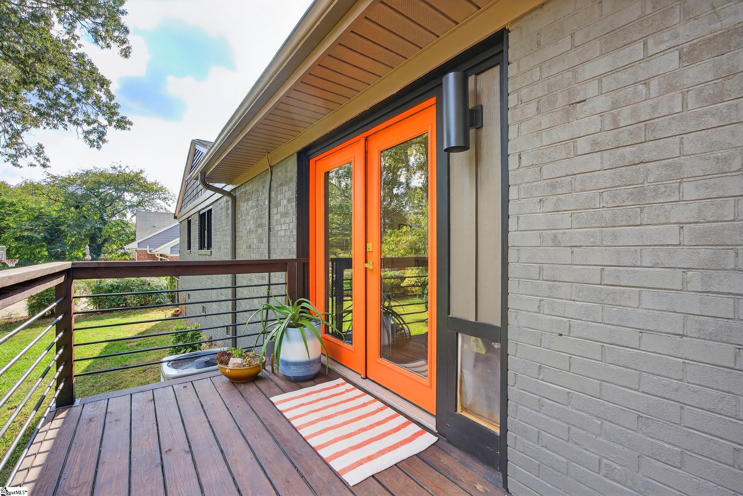 Greenville, South Carolina 29609, United States, 3 Bedrooms Bedrooms, ,2 BathroomsBathrooms,Residential,Pending,213607