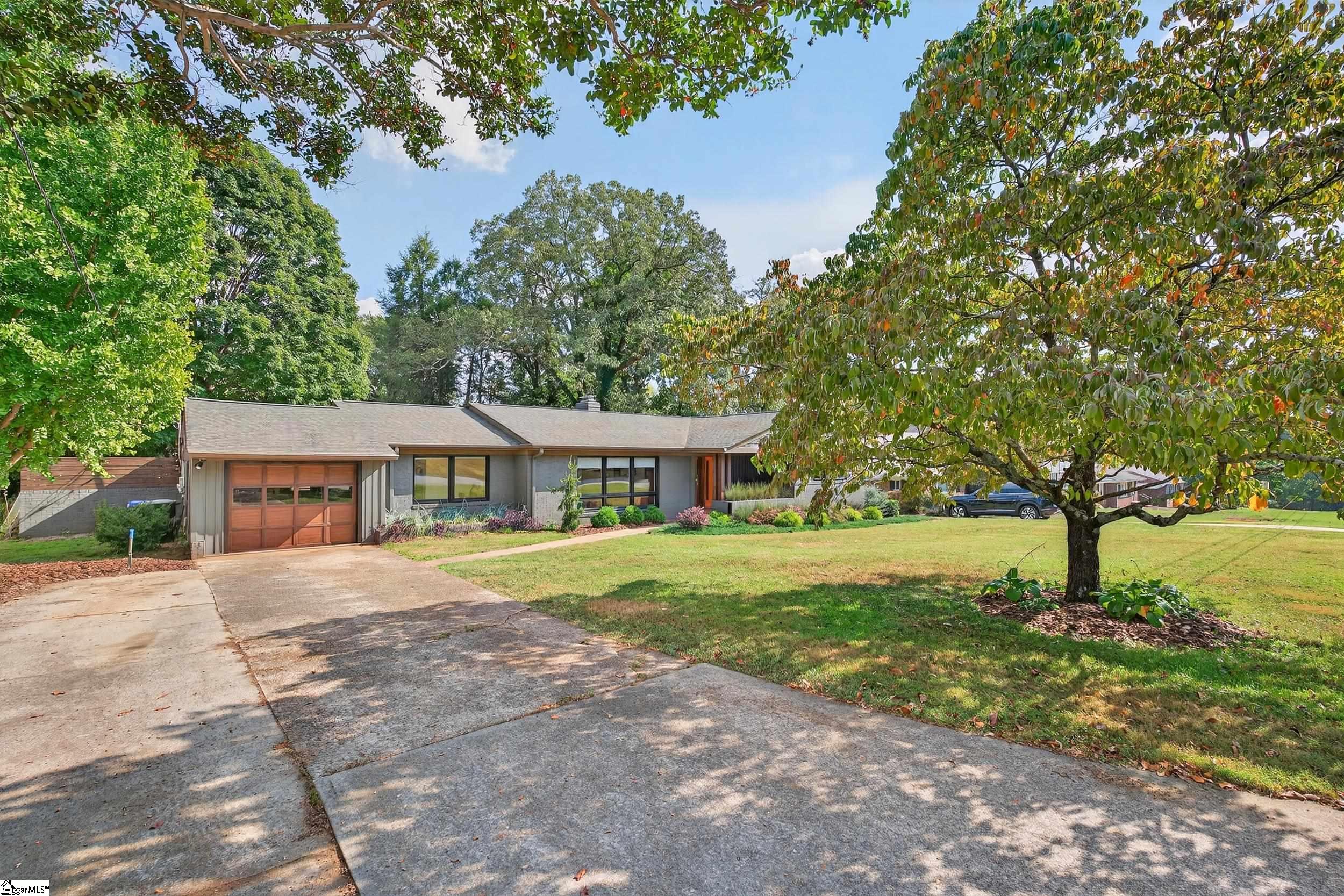 Greenville, South Carolina 29609, United States, 3 Bedrooms Bedrooms, ,2 BathroomsBathrooms,Residential,Pending,213607