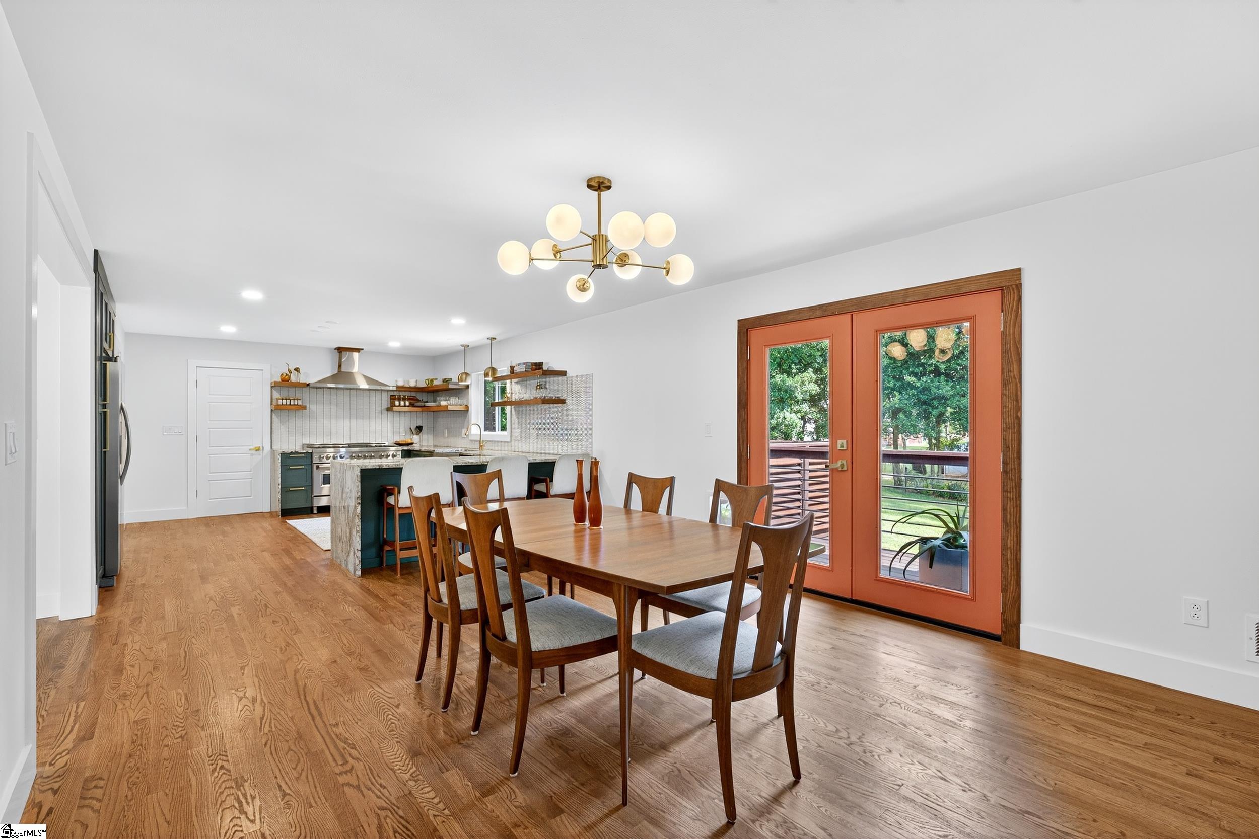 Greenville, South Carolina 29609, United States, 3 Bedrooms Bedrooms, ,2 BathroomsBathrooms,Residential,Pending,213607