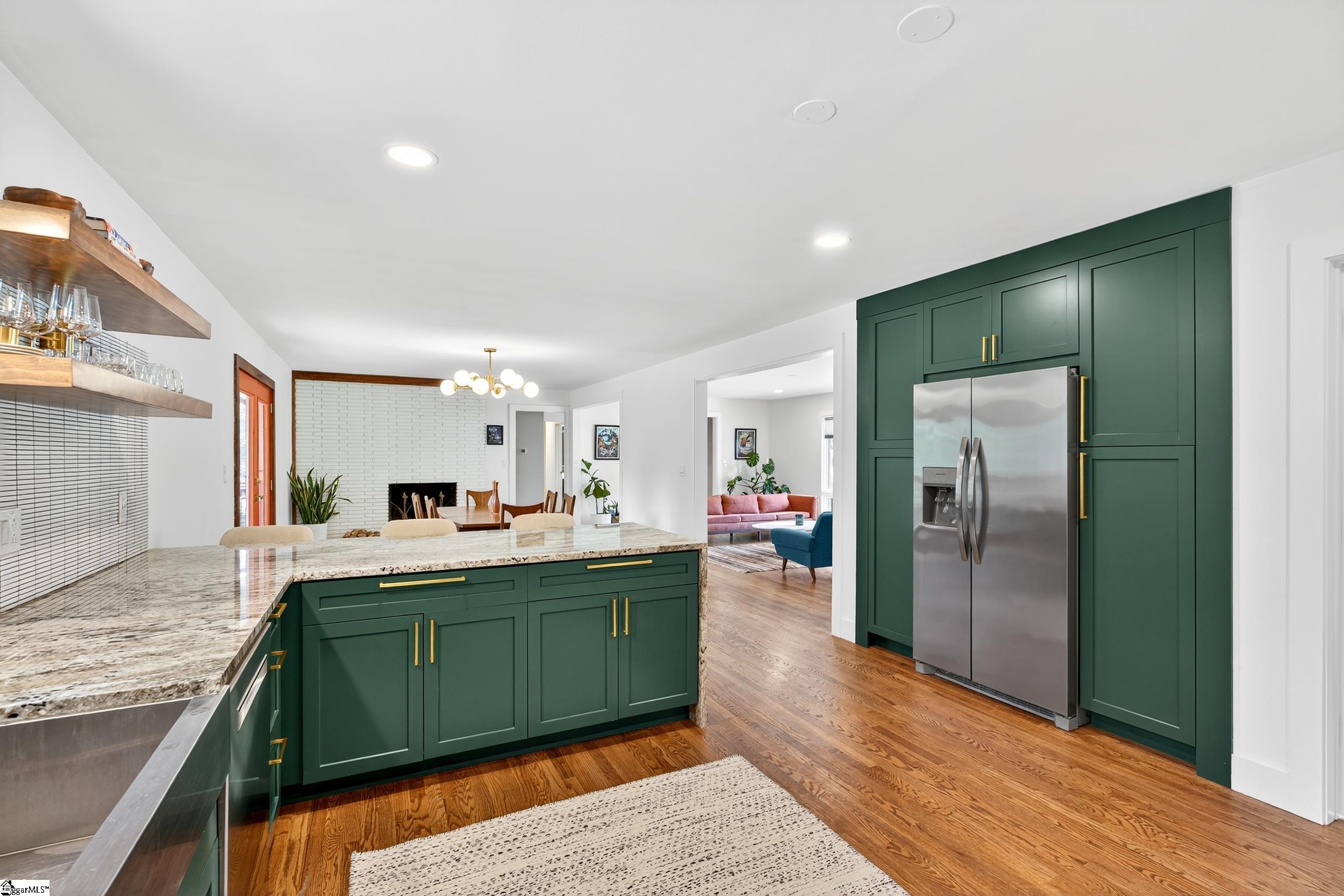 Greenville, South Carolina 29609, United States, 3 Bedrooms Bedrooms, ,2 BathroomsBathrooms,Residential,Pending,213607