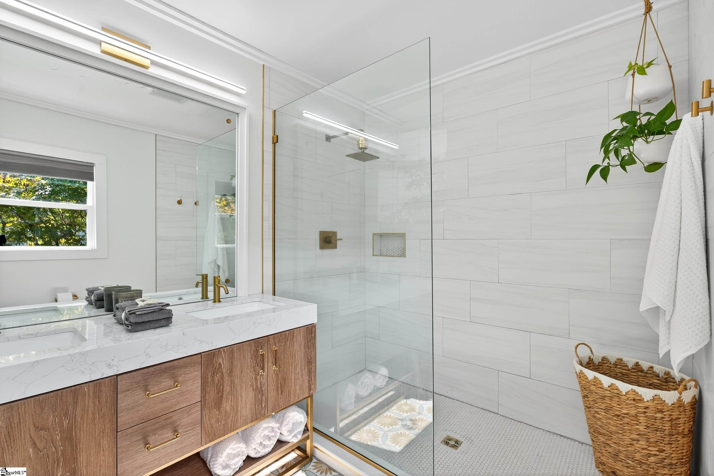 Greenville, South Carolina 29609, United States, 3 Bedrooms Bedrooms, ,2 BathroomsBathrooms,Residential,Pending,213607