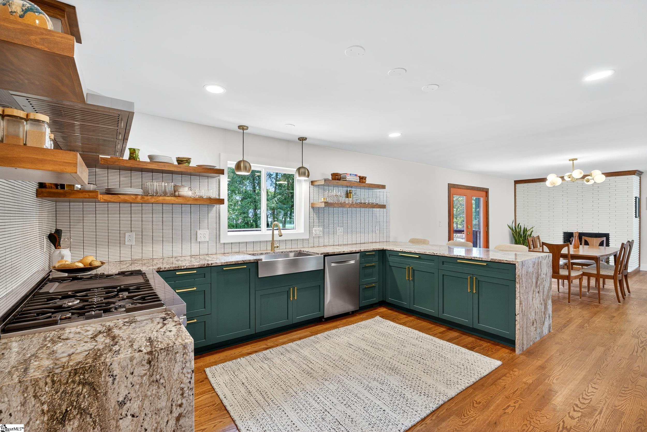 Greenville, South Carolina 29609, United States, 3 Bedrooms Bedrooms, ,2 BathroomsBathrooms,Residential,Pending,213607