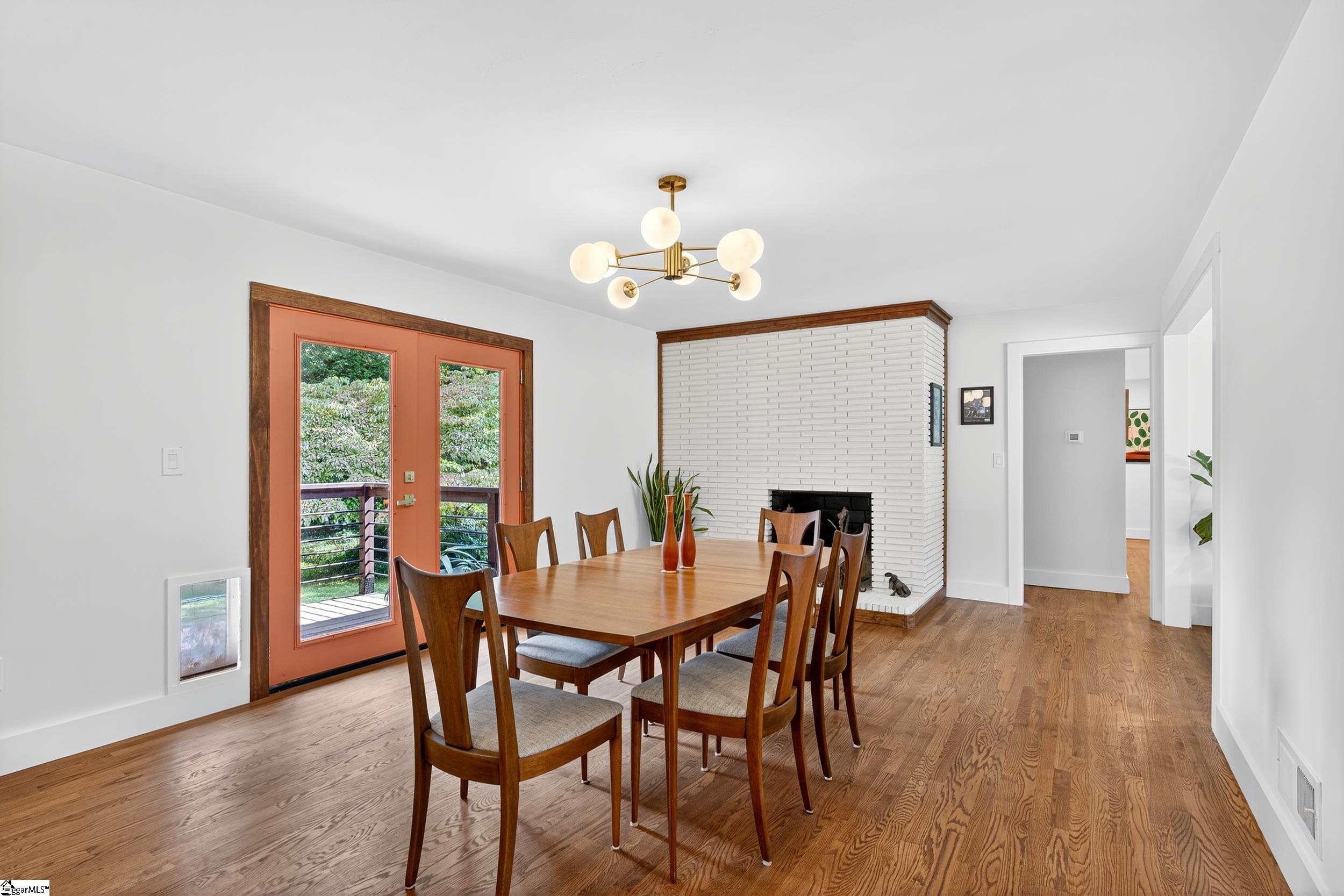 Greenville, South Carolina 29609, United States, 3 Bedrooms Bedrooms, ,2 BathroomsBathrooms,Residential,Pending,213607