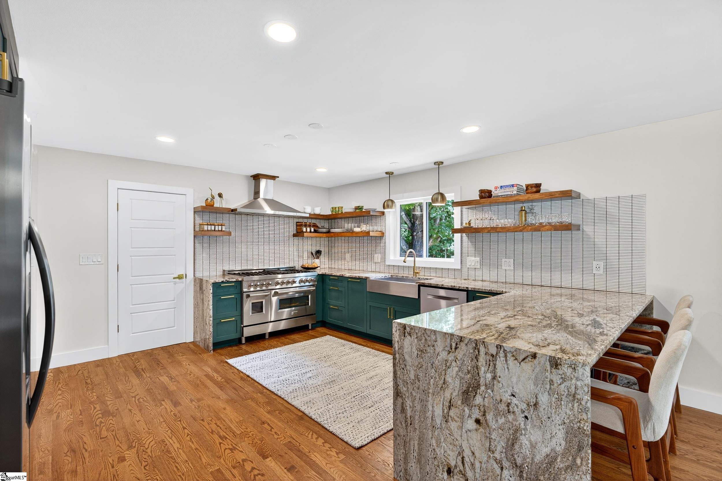 Greenville, South Carolina 29609, United States, 3 Bedrooms Bedrooms, ,2 BathroomsBathrooms,Residential,Pending,213607