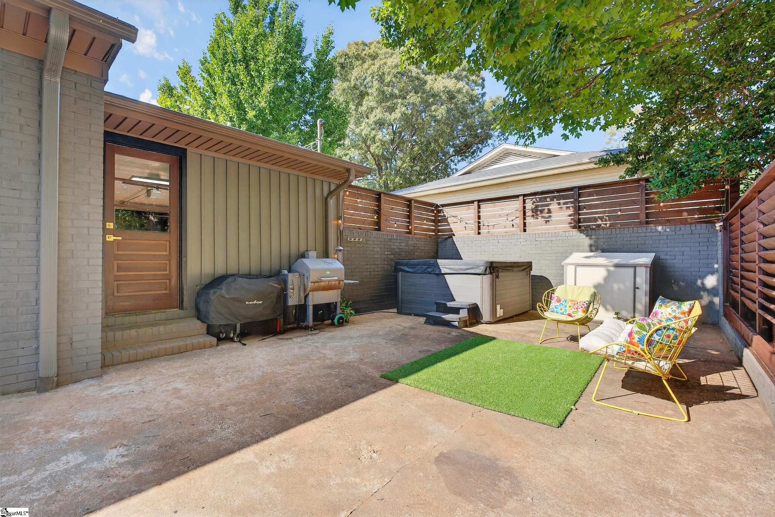 Greenville, South Carolina 29609, United States, 3 Bedrooms Bedrooms, ,2 BathroomsBathrooms,Residential,Pending,213607