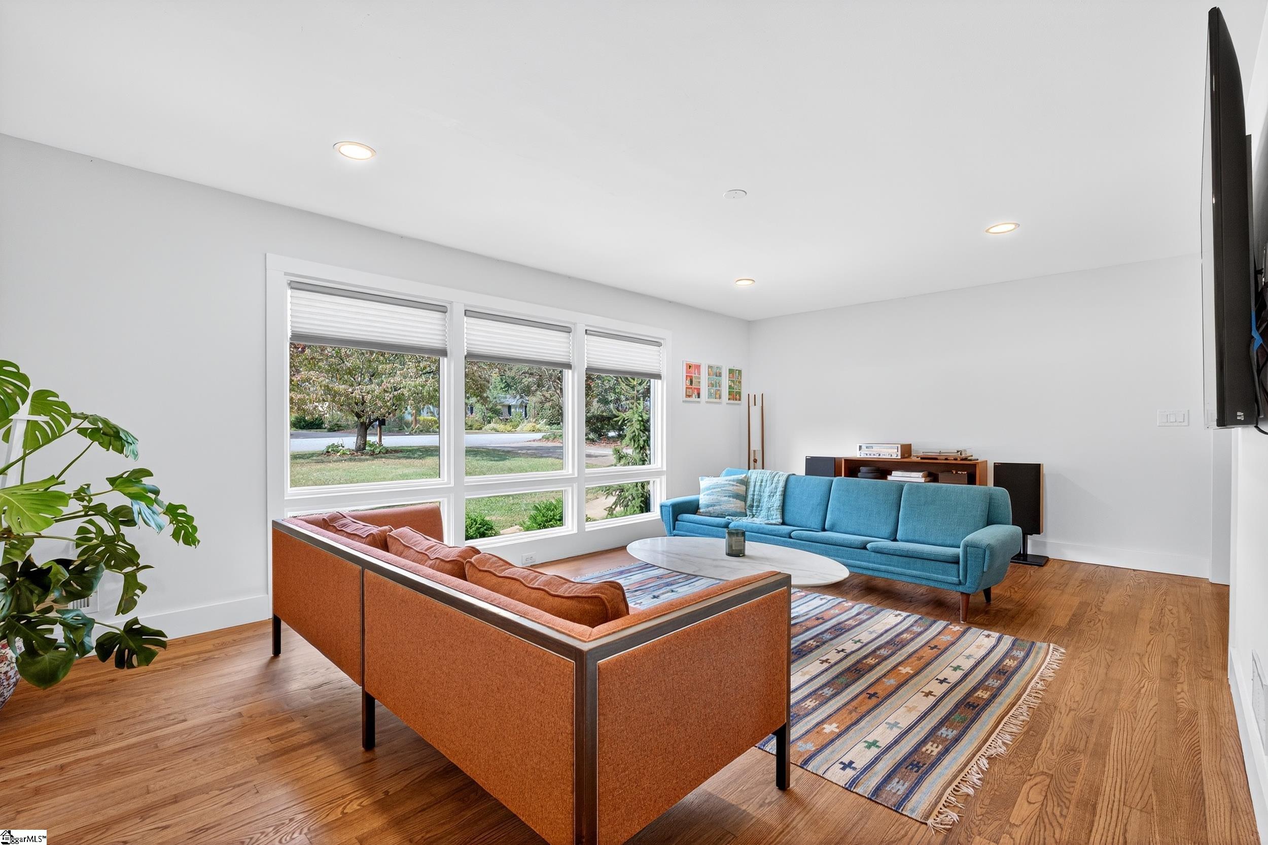 Greenville, South Carolina 29609, United States, 3 Bedrooms Bedrooms, ,2 BathroomsBathrooms,Residential,Pending,213607