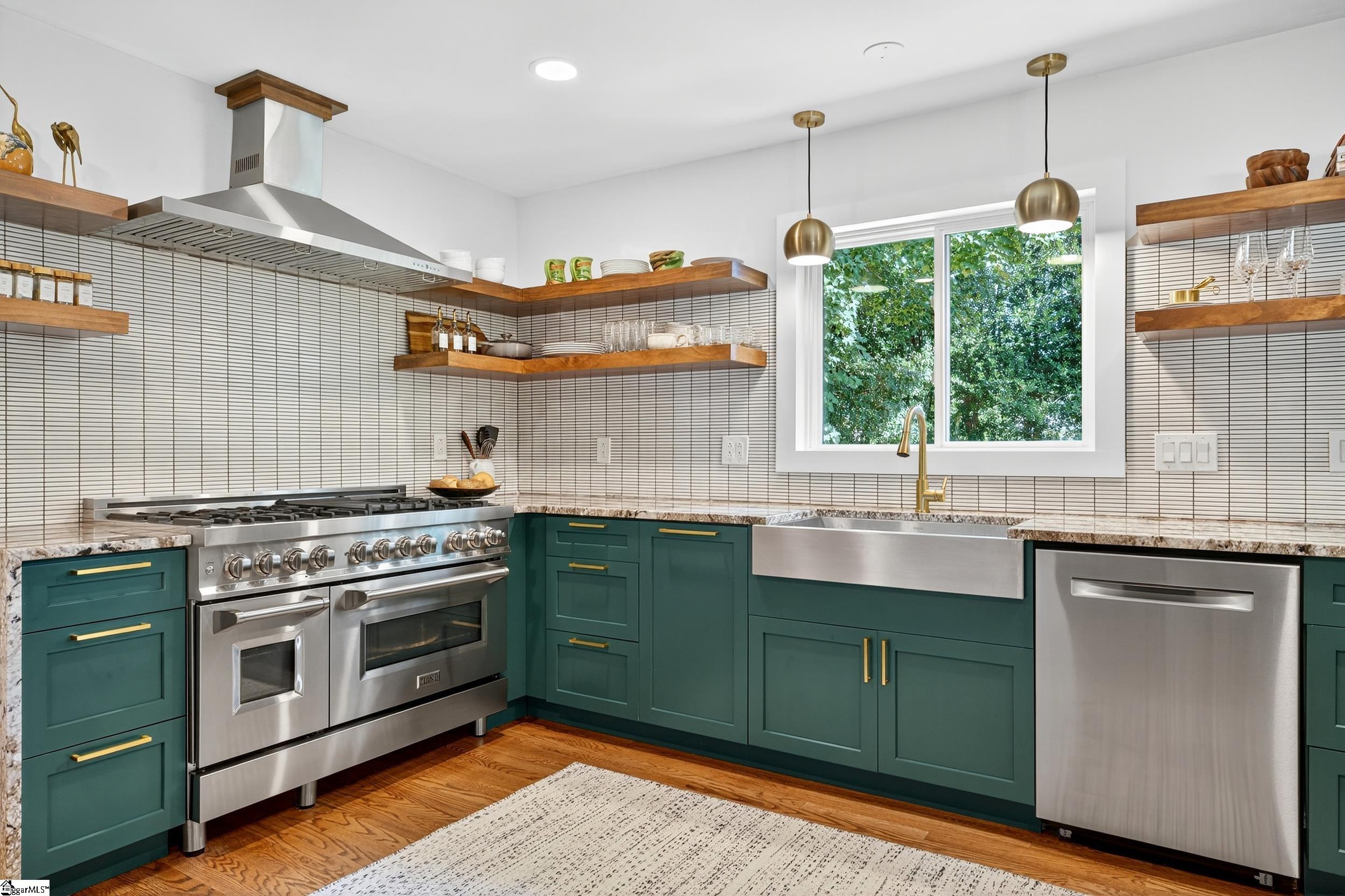 Greenville, South Carolina 29609, United States, 3 Bedrooms Bedrooms, ,2 BathroomsBathrooms,Residential,Pending,213607