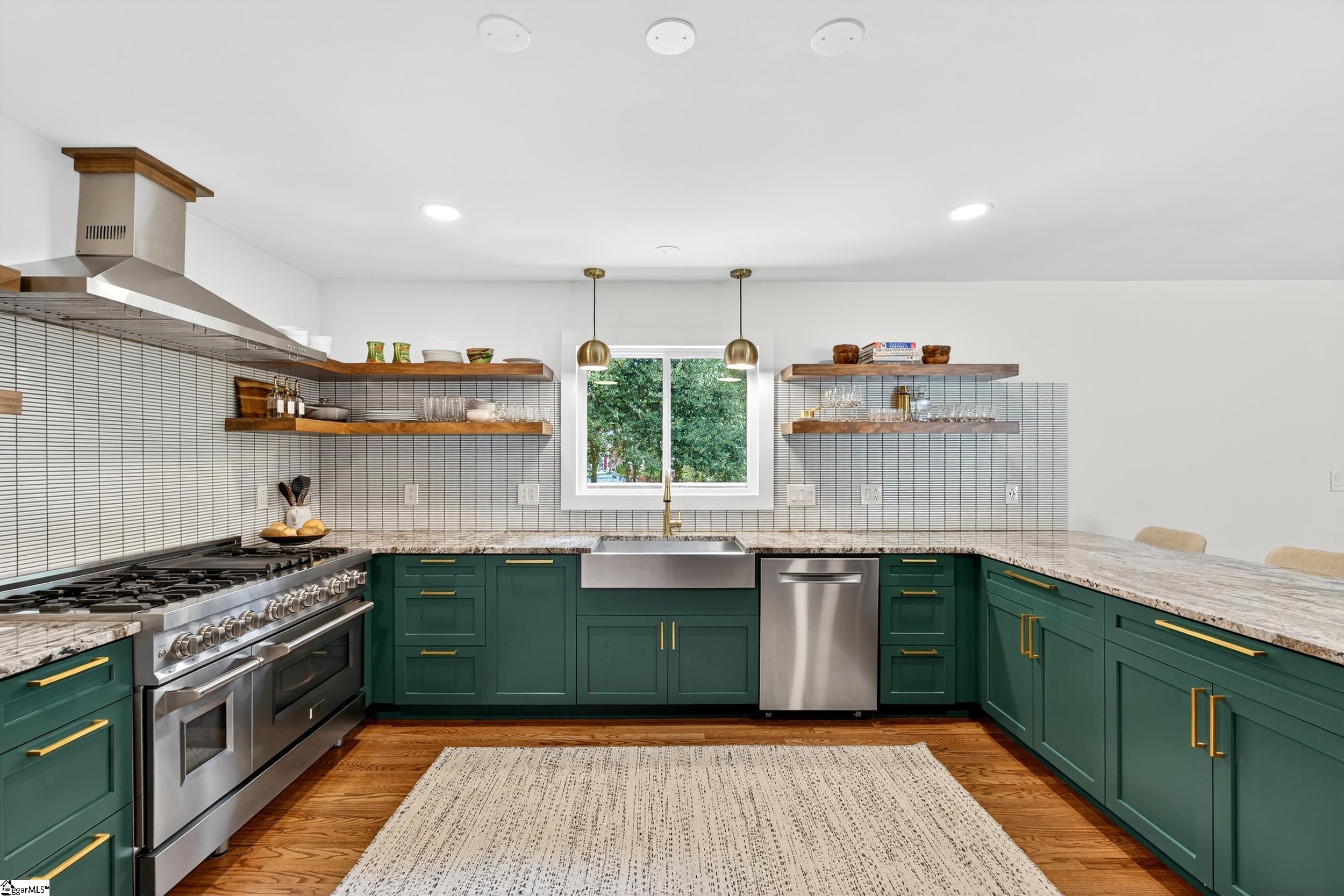 Greenville, South Carolina 29609, United States, 3 Bedrooms Bedrooms, ,2 BathroomsBathrooms,Residential,Pending,213607