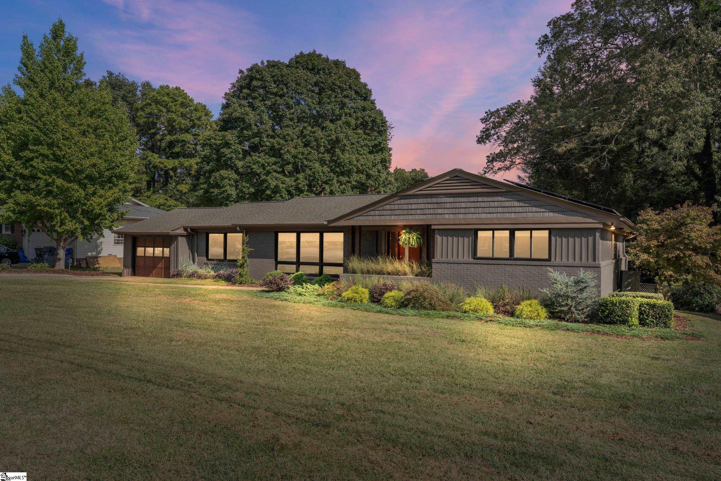 Greenville, South Carolina 29609, United States, 3 Bedrooms Bedrooms, ,2 BathroomsBathrooms,Residential,Pending,213607