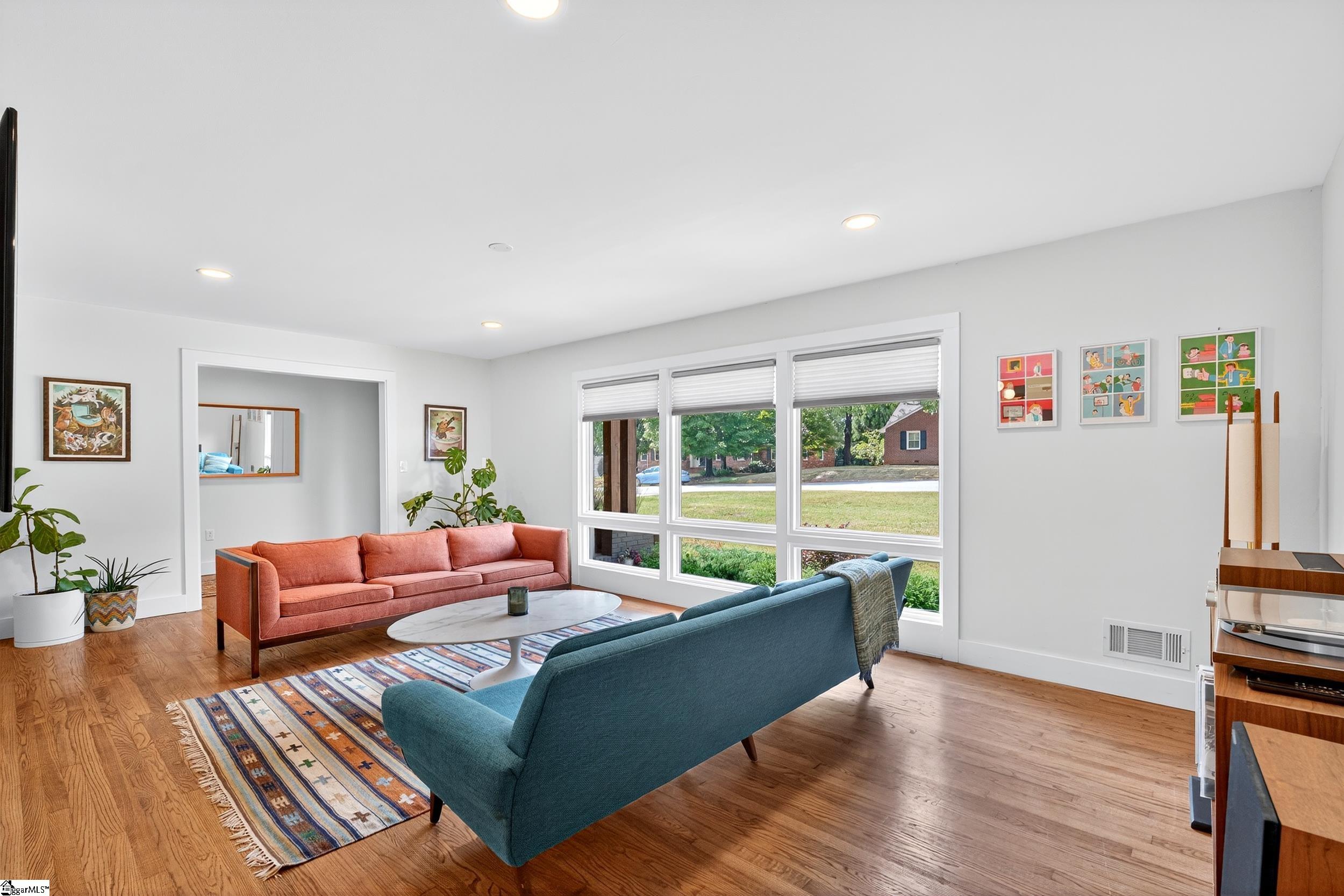 Greenville, South Carolina 29609, United States, 3 Bedrooms Bedrooms, ,2 BathroomsBathrooms,Residential,Pending,213607