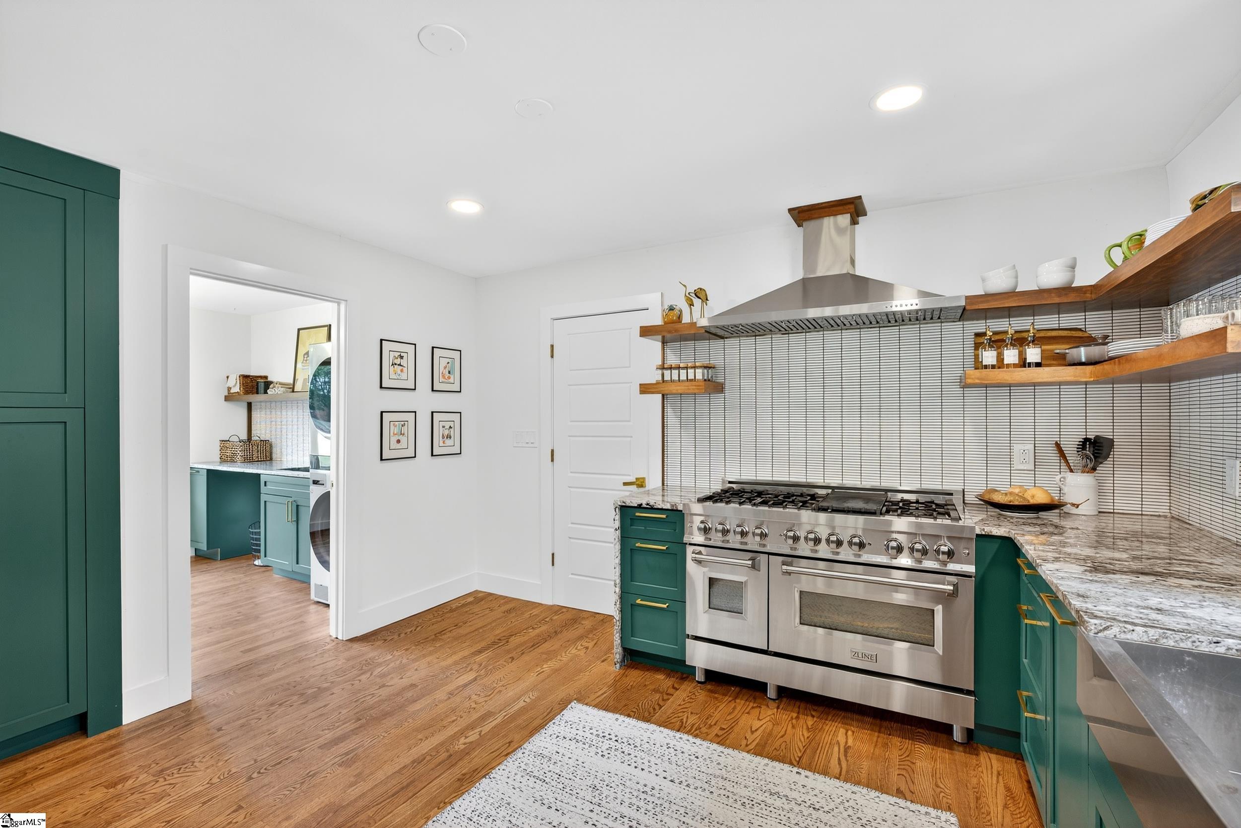 Greenville, South Carolina 29609, United States, 3 Bedrooms Bedrooms, ,2 BathroomsBathrooms,Residential,Pending,213607