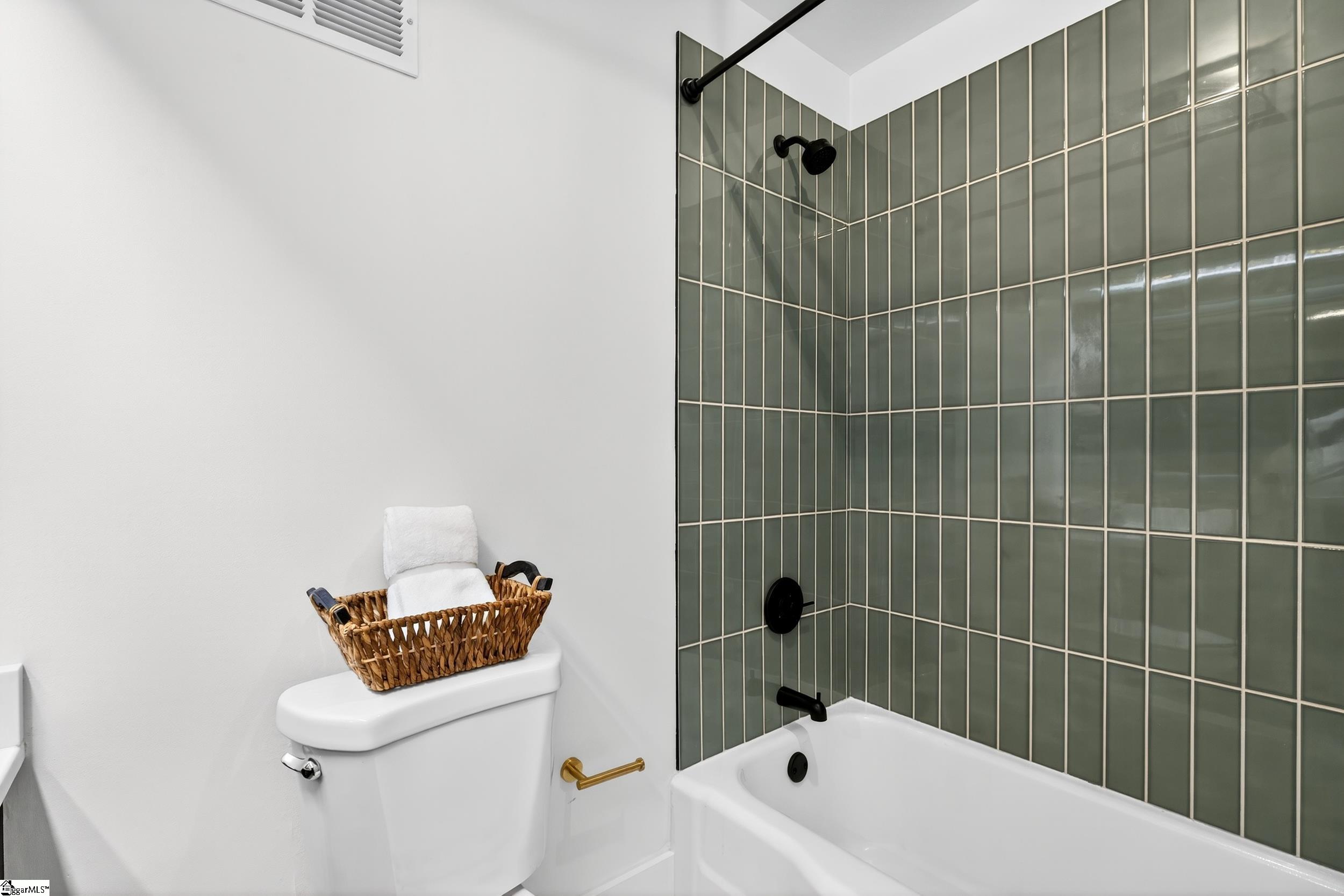 Greenville, South Carolina 29609, United States, 3 Bedrooms Bedrooms, ,2 BathroomsBathrooms,Residential,Pending,213607