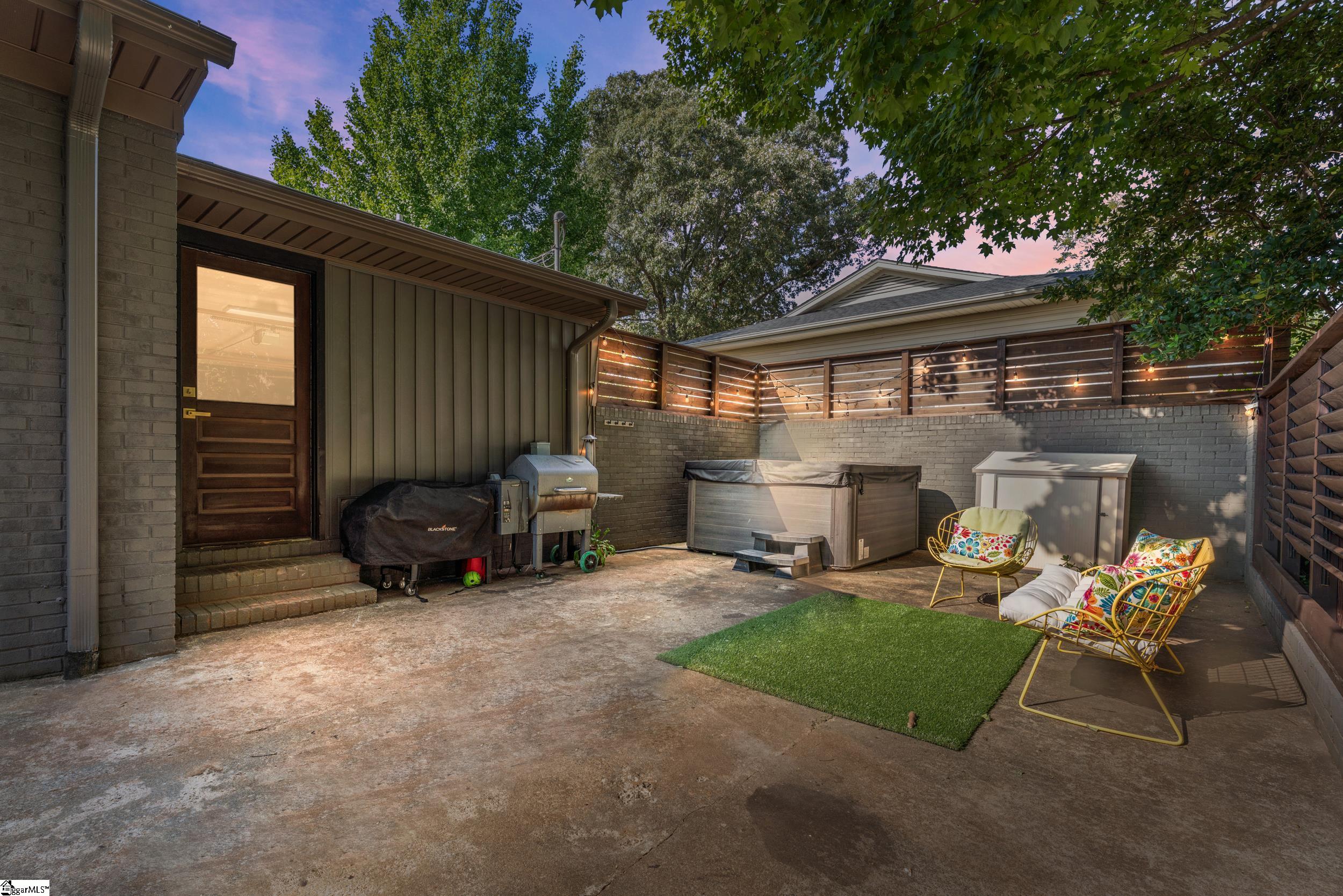 Greenville, South Carolina 29609, United States, 3 Bedrooms Bedrooms, ,2 BathroomsBathrooms,Residential,Pending,213607