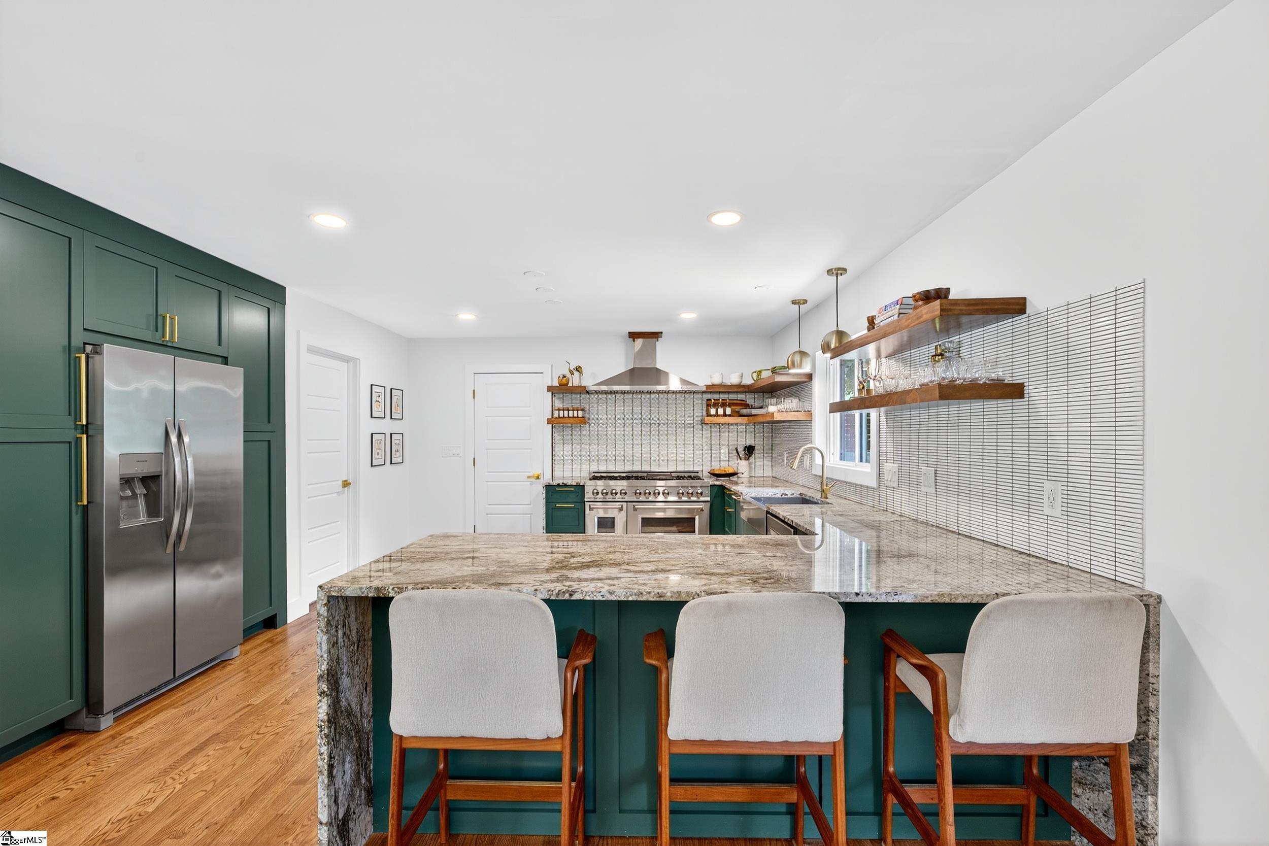 Greenville, South Carolina 29609, United States, 3 Bedrooms Bedrooms, ,2 BathroomsBathrooms,Residential,Pending,213607