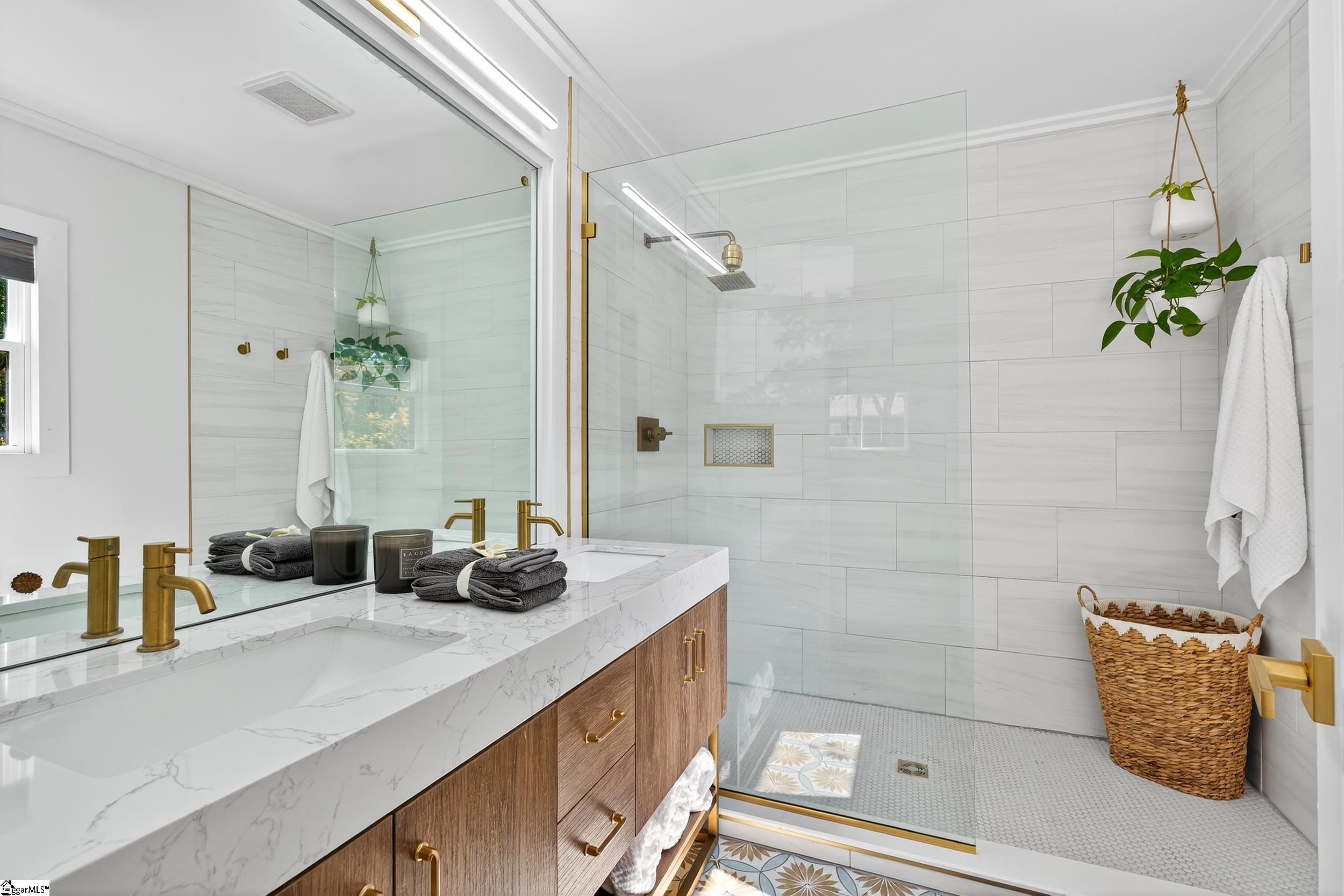 Greenville, South Carolina 29609, United States, 3 Bedrooms Bedrooms, ,2 BathroomsBathrooms,Residential,Pending,213607