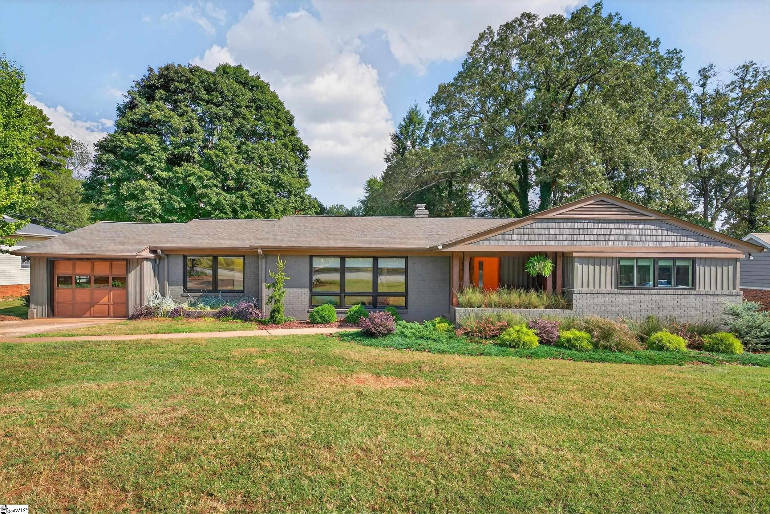 Greenville, South Carolina 29609, United States, 3 Bedrooms Bedrooms, ,2 BathroomsBathrooms,Residential,Pending,213607