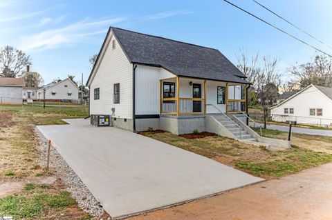 Photo of 10 Adger Street, Spartanburg, SC 29301 (MLS # 1584137)