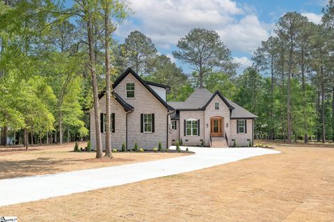 Photo of 201 Compass Point, Greenwood, SC 29666 (MLS # 1589504)