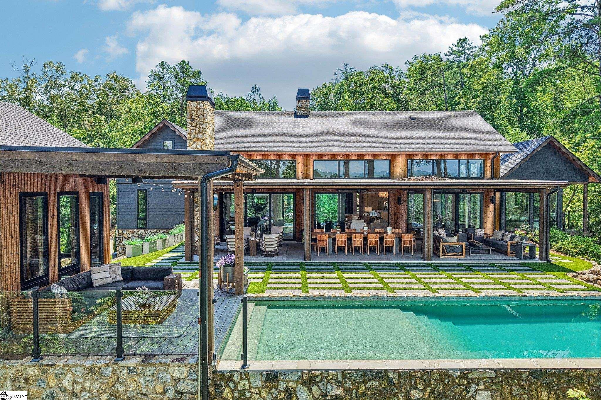 810 Lake View Court