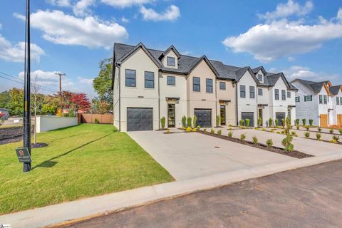 Photo of 8 Taverly Drive, Greenville, SC 29605 (MLS # 1577327)