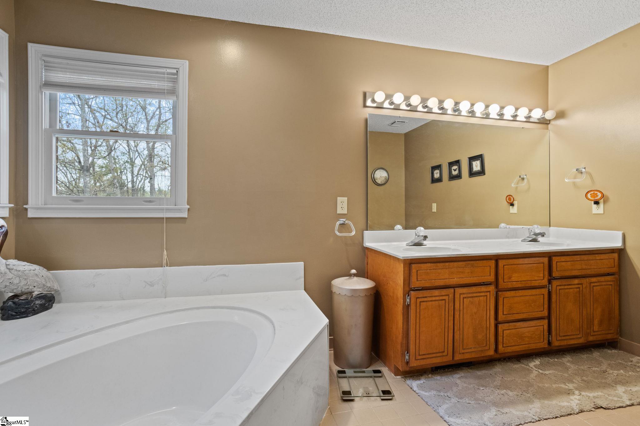 Greenville, South Carolina 29609, United States, 3 Bedrooms Bedrooms, ,3 BathroomsBathrooms,Residential,Active,115779