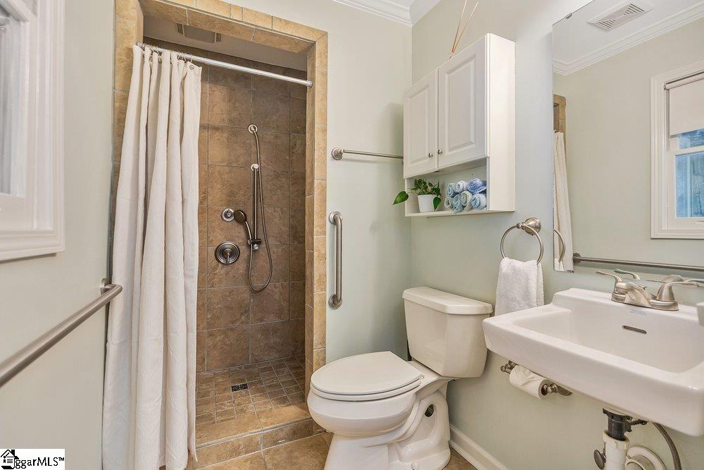 Anderson, South Carolina, 29625, United States, 5 Bedrooms Bedrooms, ,4 BathroomsBathrooms,Residential,Active,2045678