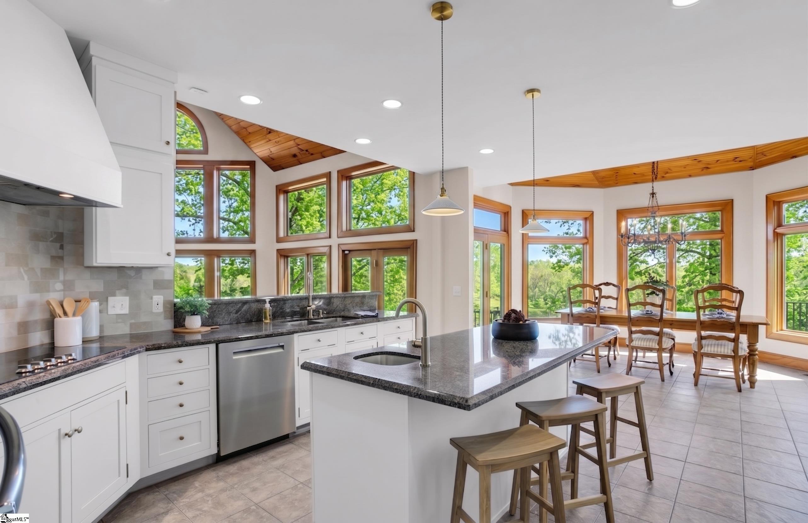 Campobello, South Carolina, 29322, United States, 4 Bedrooms Bedrooms, ,5 BathroomsBathrooms,Residential,Active,2019495
