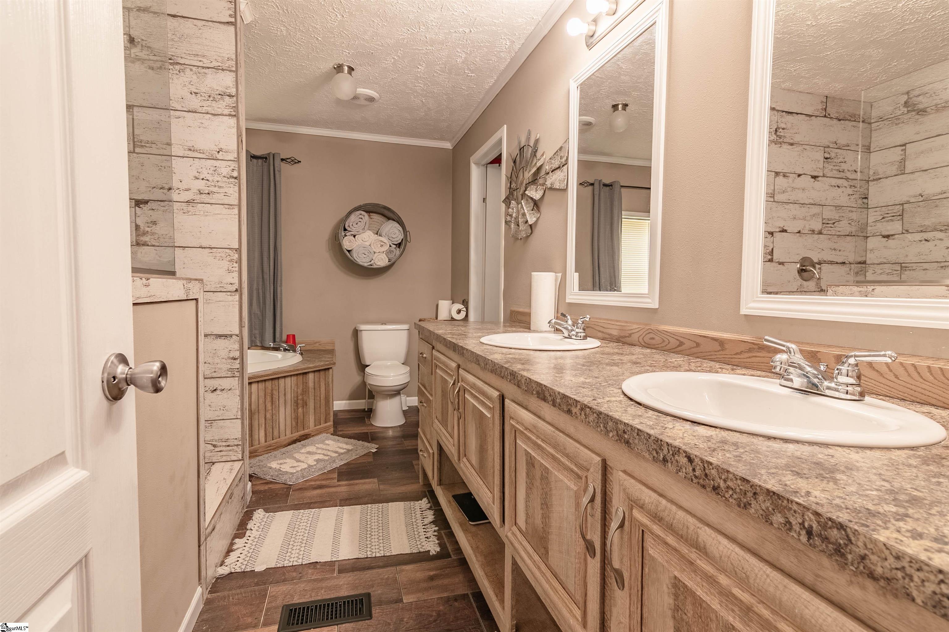 Travelers Rest, South Carolina 29690, United States, 5 Bedrooms Bedrooms, ,3 BathroomsBathrooms,Residential,Active,147009