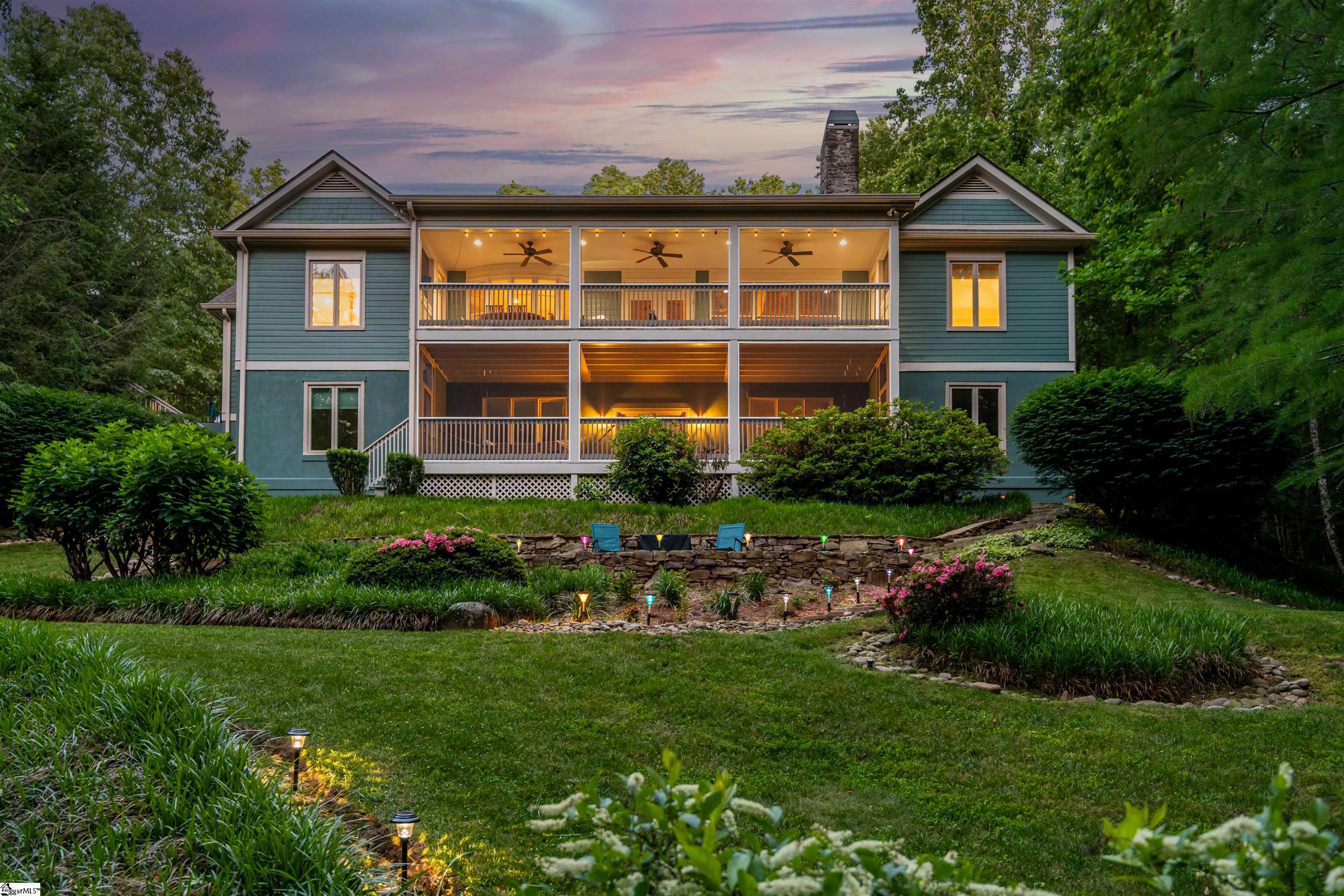 8 Rustic Court