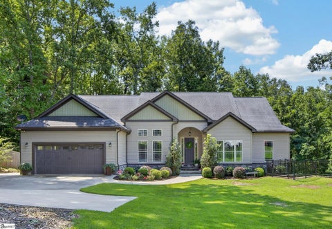 Photo of 221 Foxhound Road, Simpsonville, SC 29680 (MLS # 1600998)