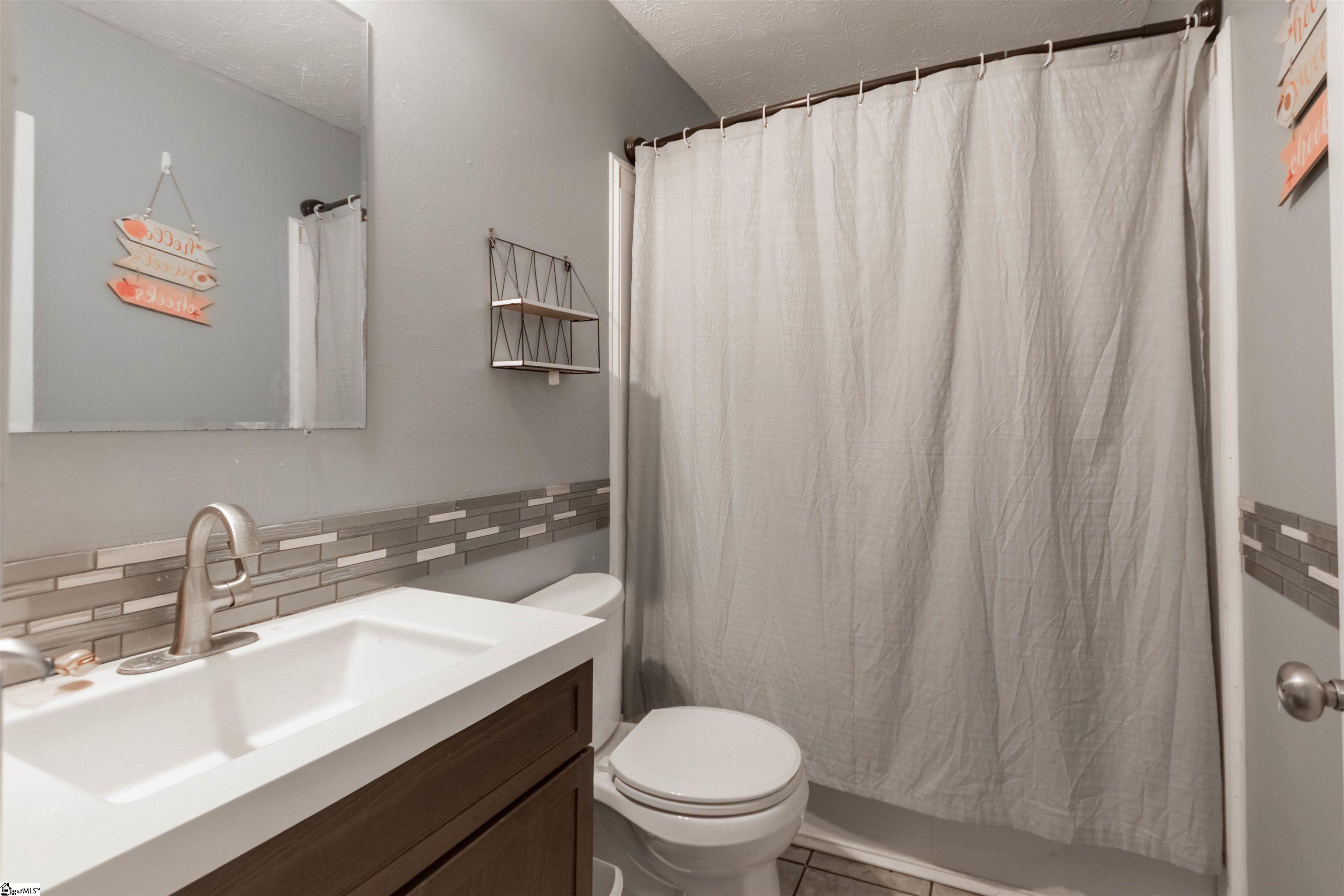 Easley, South Carolina 29640, United States, 3 Bedrooms Bedrooms, ,2 BathroomsBathrooms,Residential,Contingent,185839