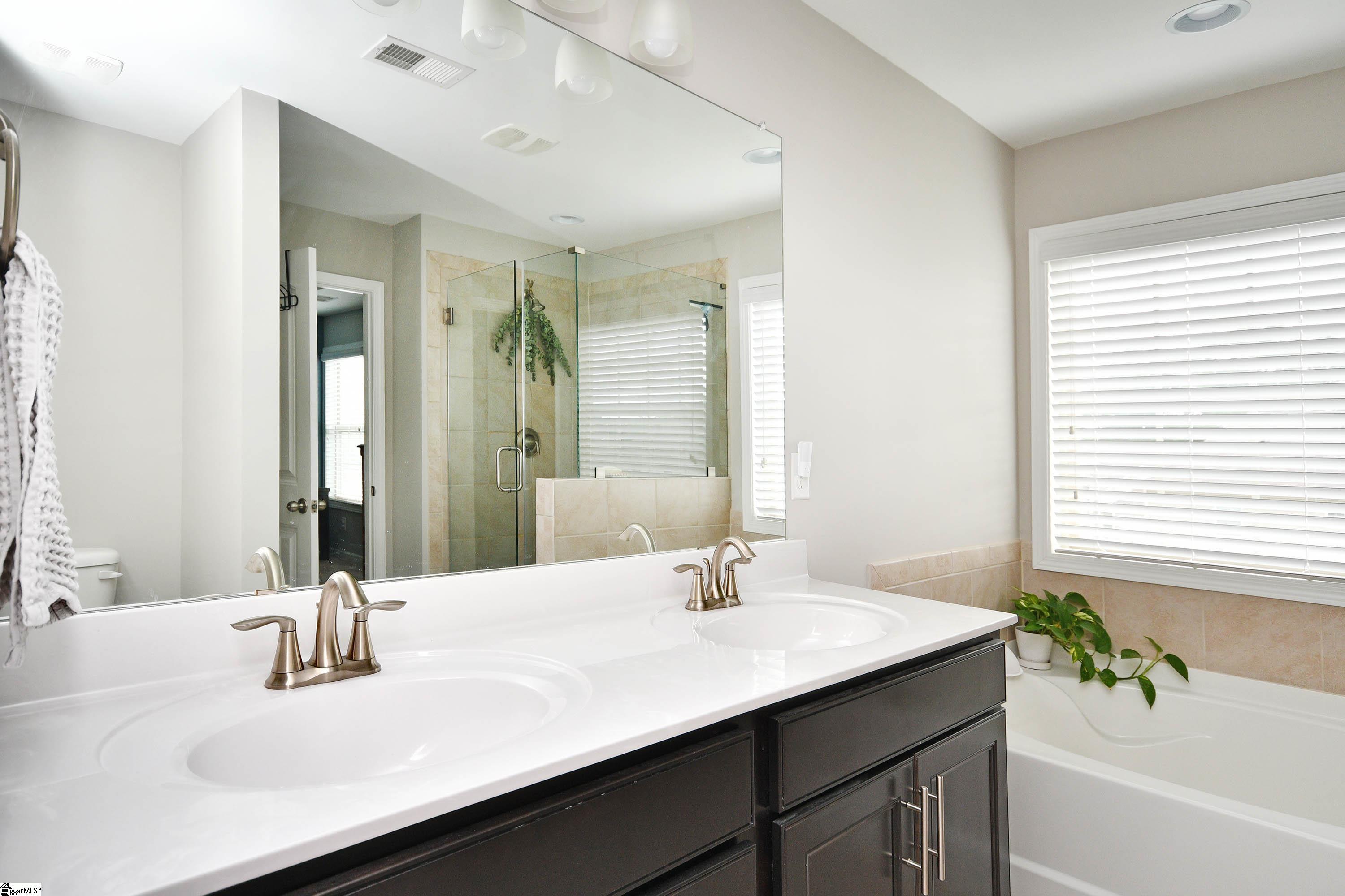 Simpsonville, South Carolina 29680, United States, 4 Bedrooms Bedrooms, ,3 BathroomsBathrooms,Residential,Active,179118