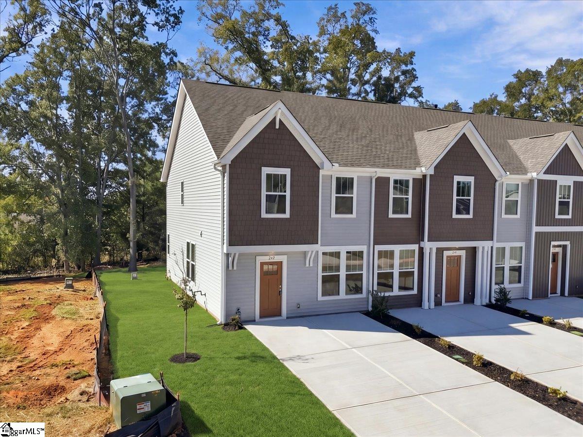 242 Islay Way