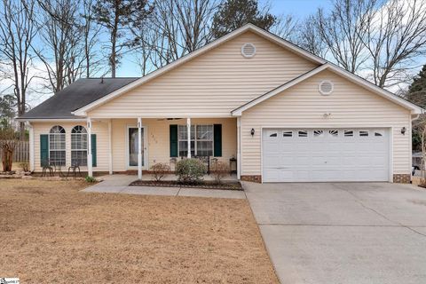Photo of 1215 Ravenswood Drive, Anderson, SC 29625 (MLS # 1583617)