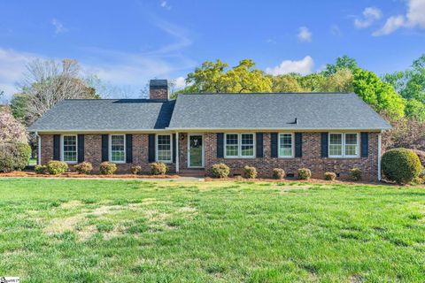 Photo of 806 Shoresbrook Drive, Spartanburg, SC 29301 (MLS # 1587839)