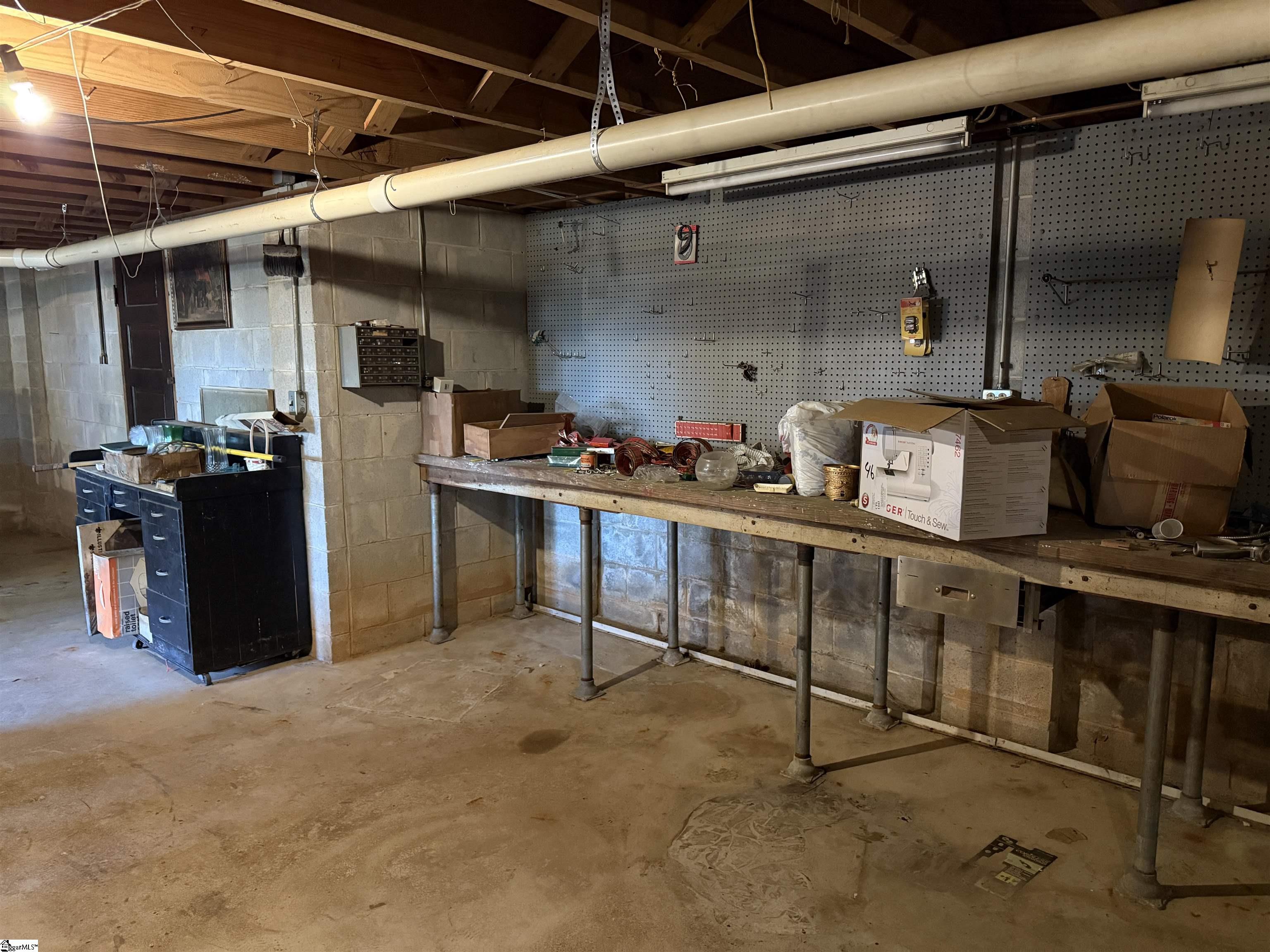 Clinton, South Carolina 29325, United States, 3 Bedrooms Bedrooms, ,2 BathroomsBathrooms,Residential,Active,252608