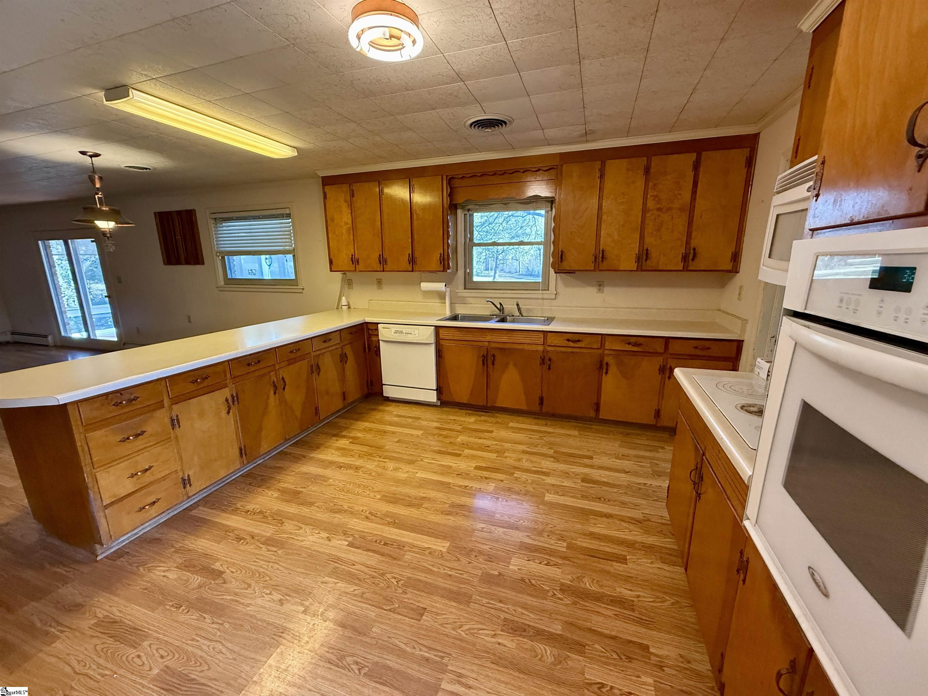 Clinton, South Carolina 29325, United States, 3 Bedrooms Bedrooms, ,2 BathroomsBathrooms,Residential,Active,252608