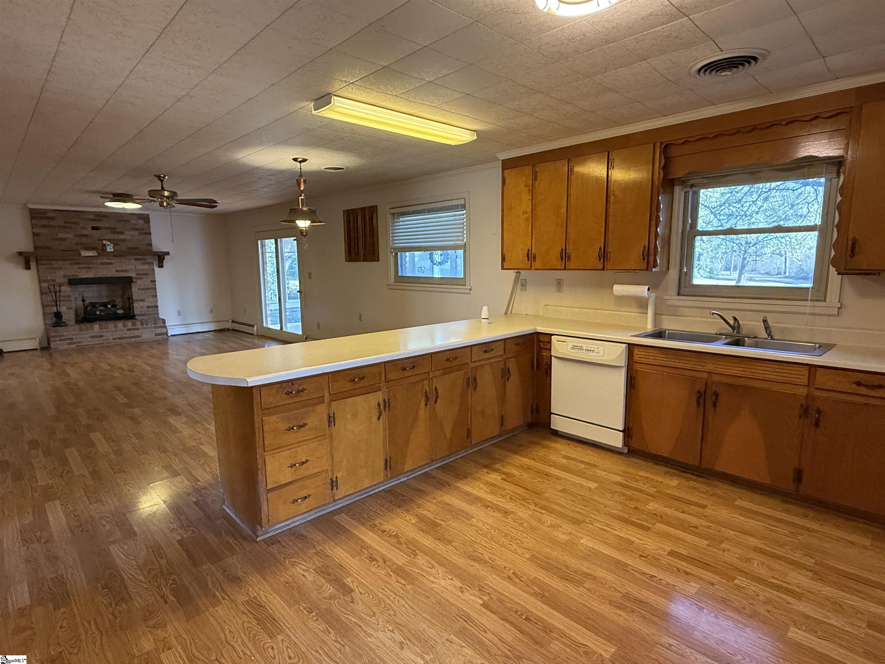 Clinton, South Carolina 29325, United States, 3 Bedrooms Bedrooms, ,2 BathroomsBathrooms,Residential,Active,252608