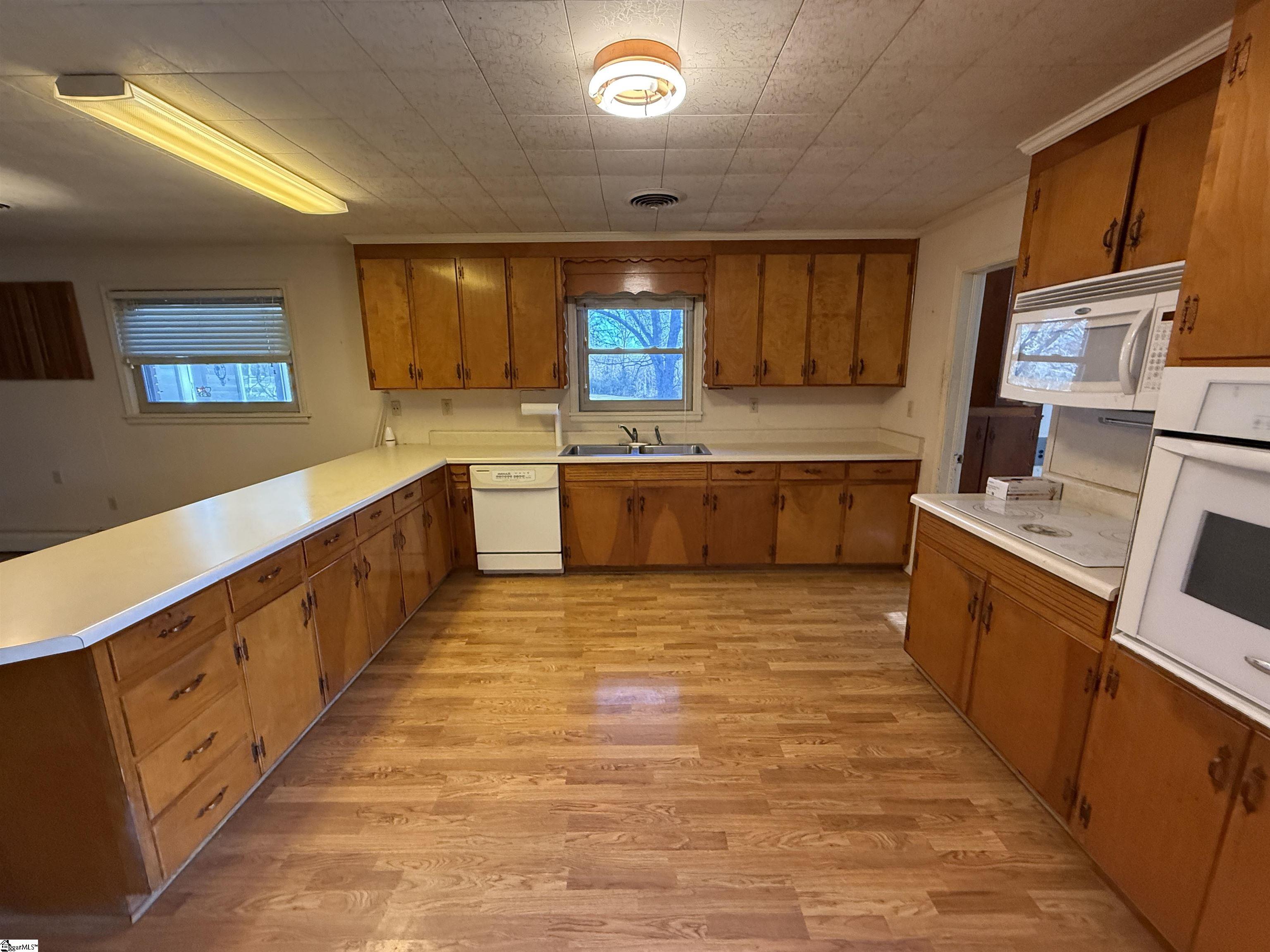 Clinton, South Carolina 29325, United States, 3 Bedrooms Bedrooms, ,2 BathroomsBathrooms,Residential,Active,252608