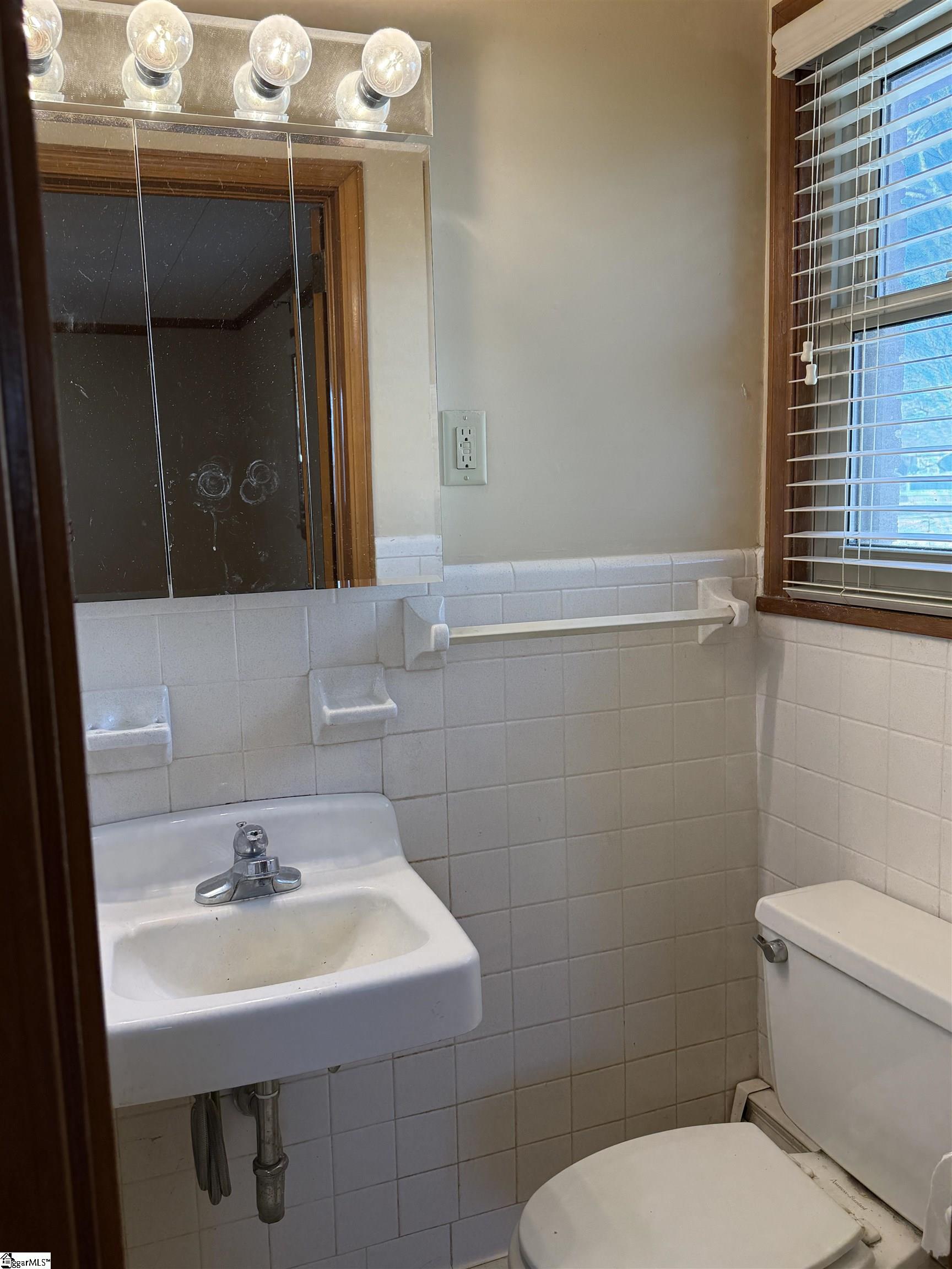 Clinton, South Carolina 29325, United States, 3 Bedrooms Bedrooms, ,2 BathroomsBathrooms,Residential,Active,252608