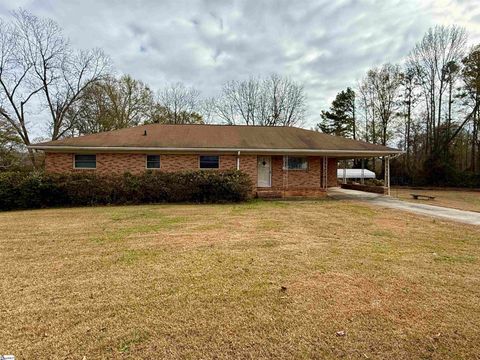 Photo of 600 N Adair Street, Clinton, SC 29325 (MLS # 1576562)